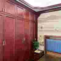 長沙別墅原木家具品質(zhì)、原木柜門、護(hù)墻板定制油性油漆