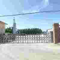 泰安迎金學(xué)校電動伸縮門的寬度